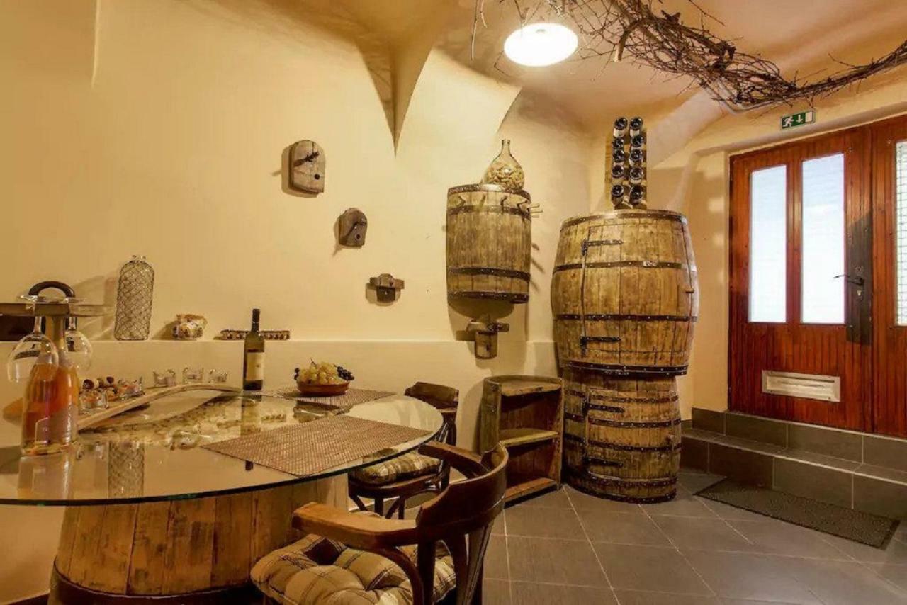Beer & Wine Cellar Lejlighed Ljubljana Eksteriør billede